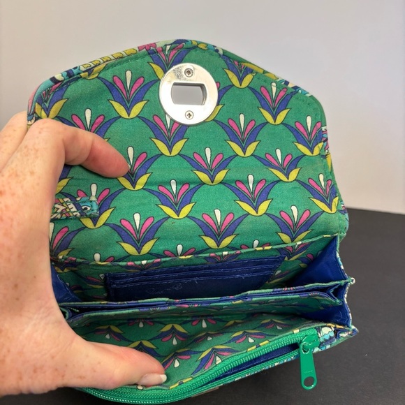 Vera Bradley Turnlock Wristlet Wallet Green Paisley Floral Quilted Cotton - Picture 4 of 6